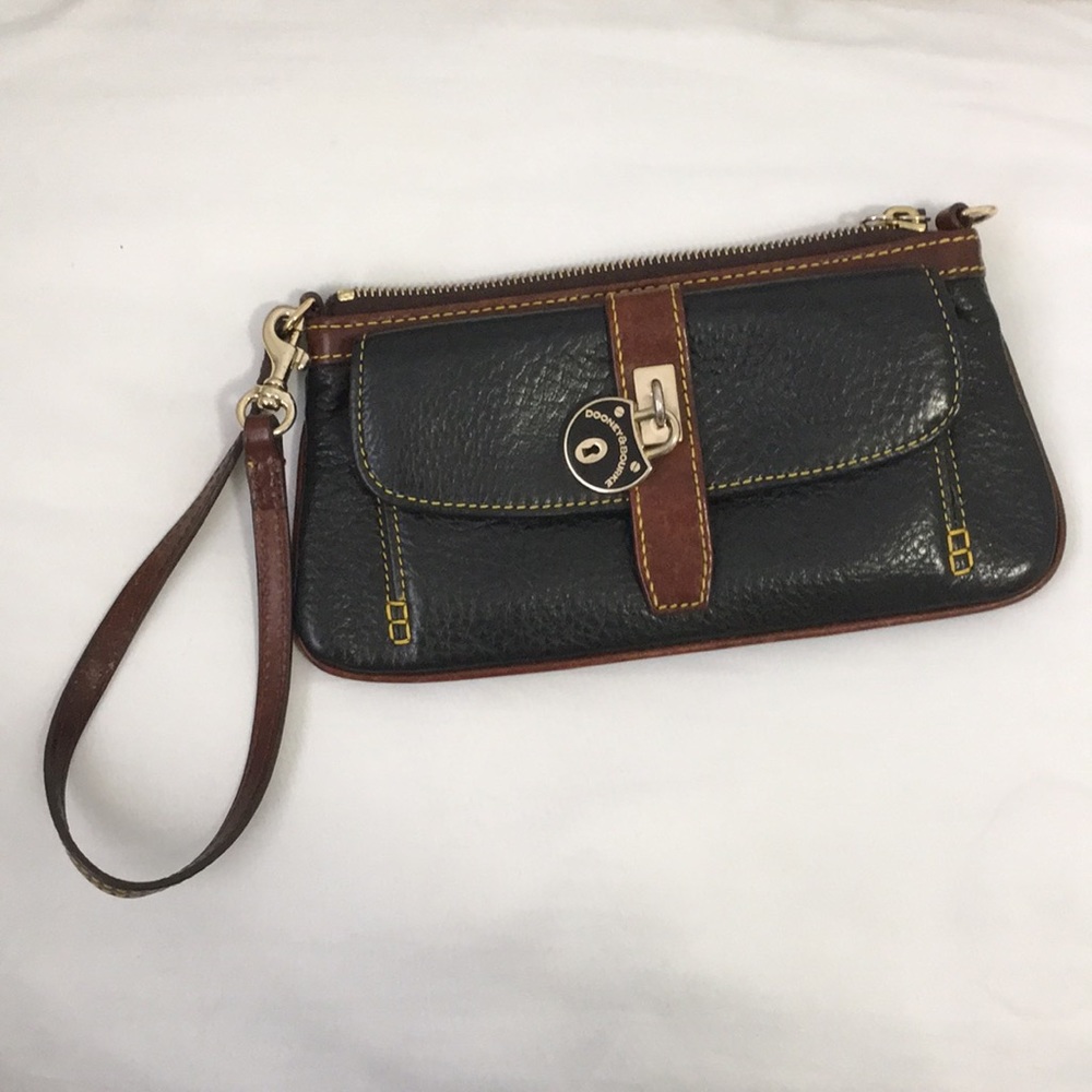 Dooney and Bourke clutch style wristlet/tiny bag - Picture 2 of 6